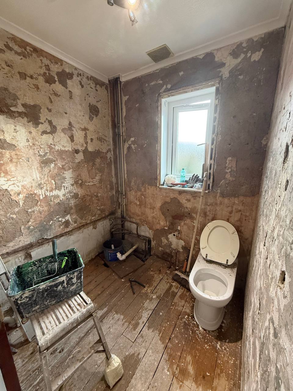 Bathroom before renovation Glasgow - stripped walls and old flooring