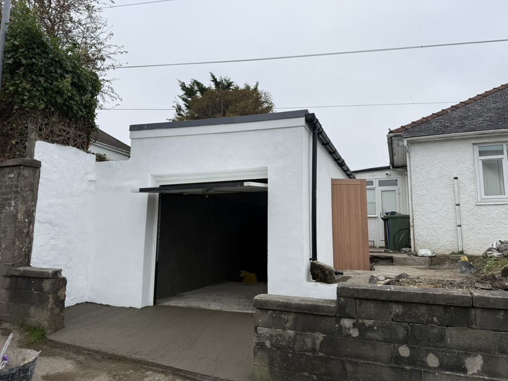 Side view of new garage build in Glasgow with flat roof and rendered walls by Home Decor Zone